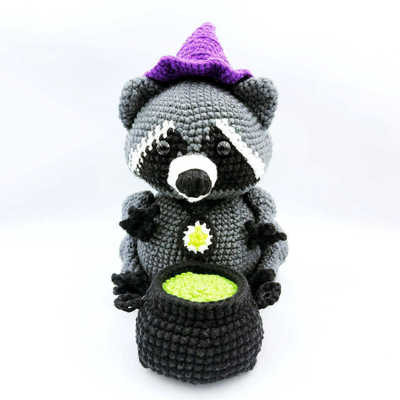 Riah the raccoon witch - PDF crochet Pattern